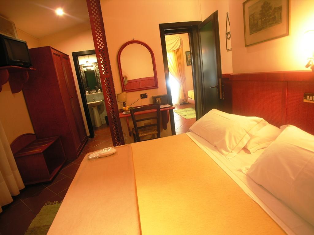 Hotel Toledo Неаполь Экстерьер фото